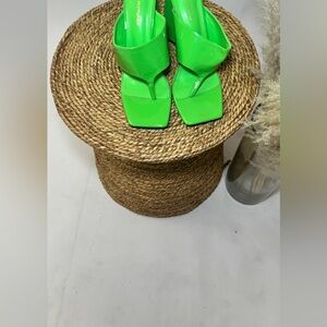 Thong platform